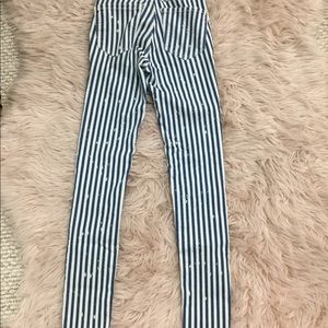 Stripped Jeans with holes at the knees